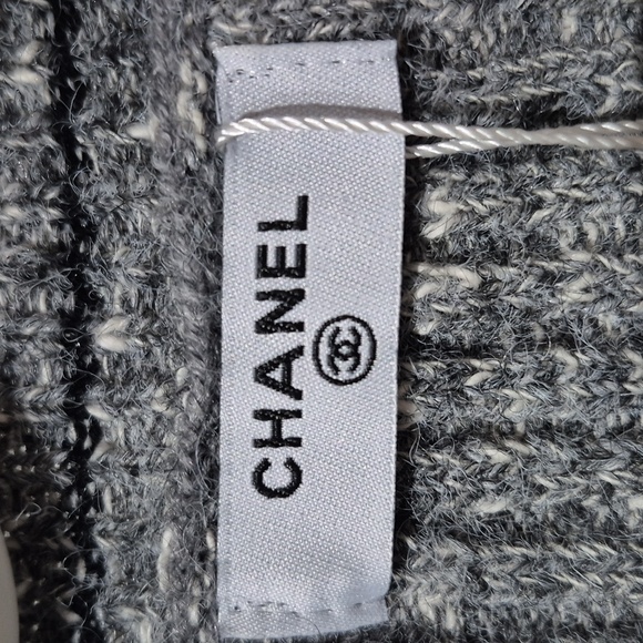 CARDIGAN WITH CHANEL EMBELLISHMENTS - Picture 2 of 5